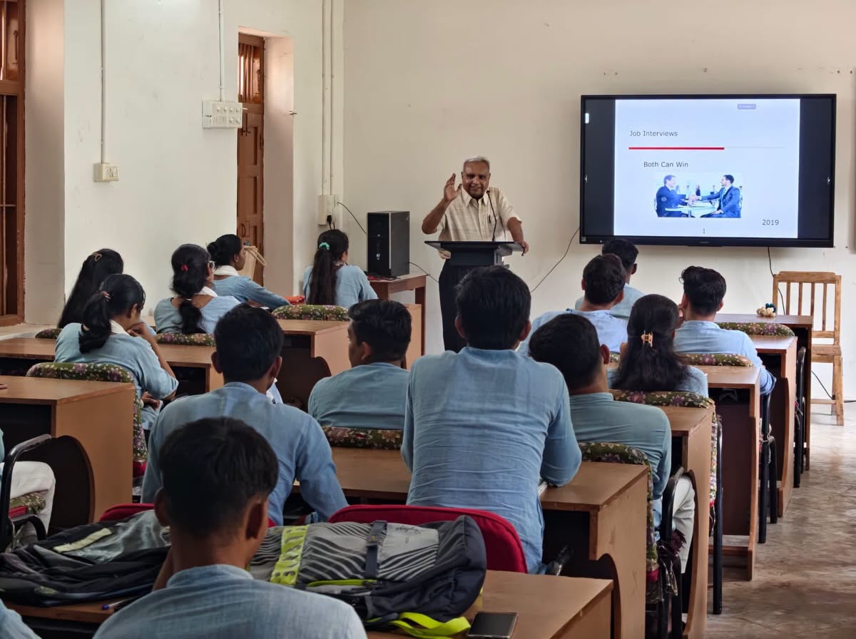 Special lecture on Interview Techniques, communication and body language. | 19/09/2026